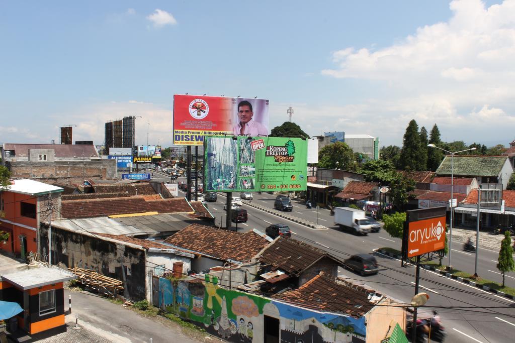Aryuka Hotel