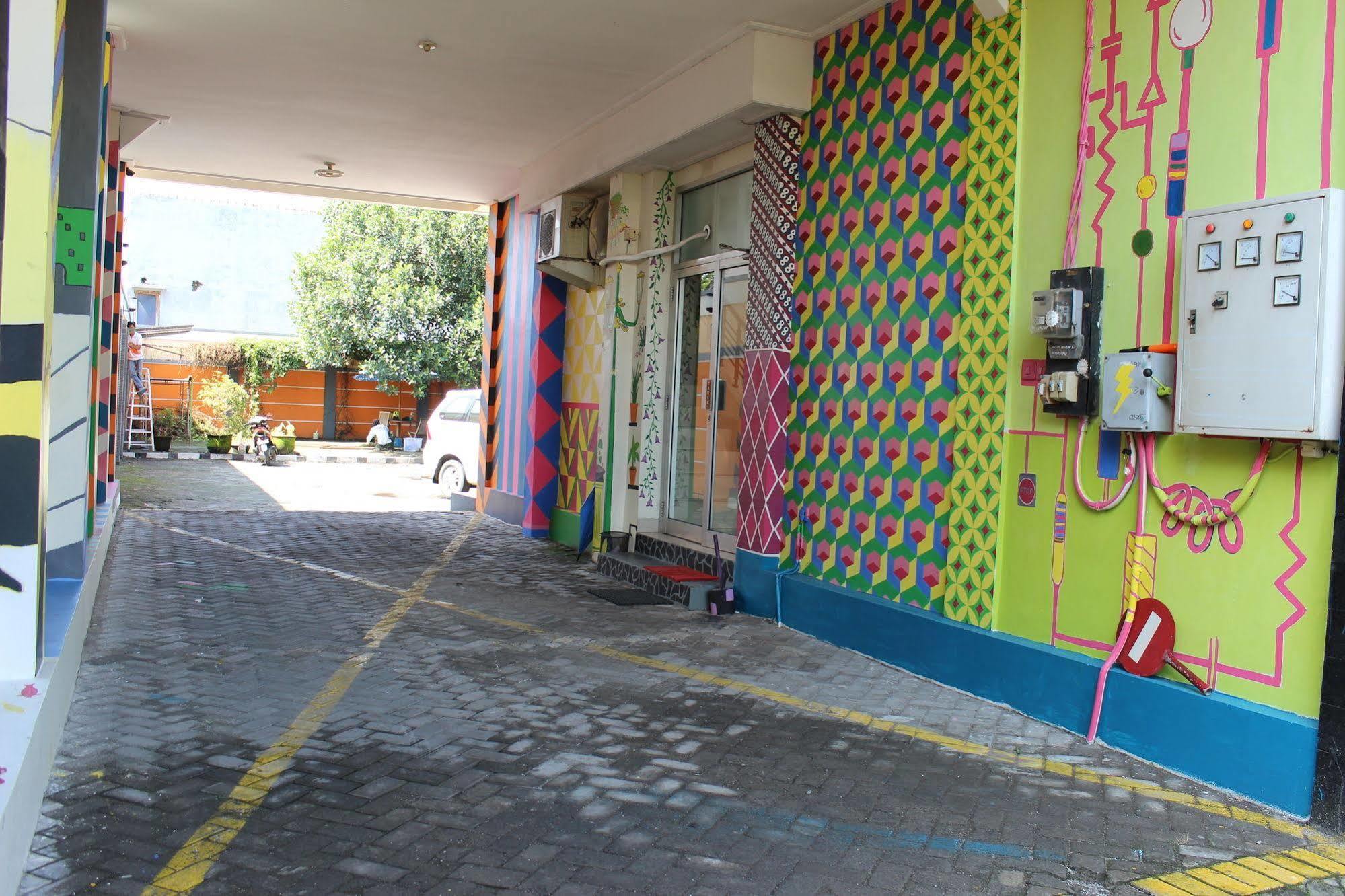 Aryuka Hotel *